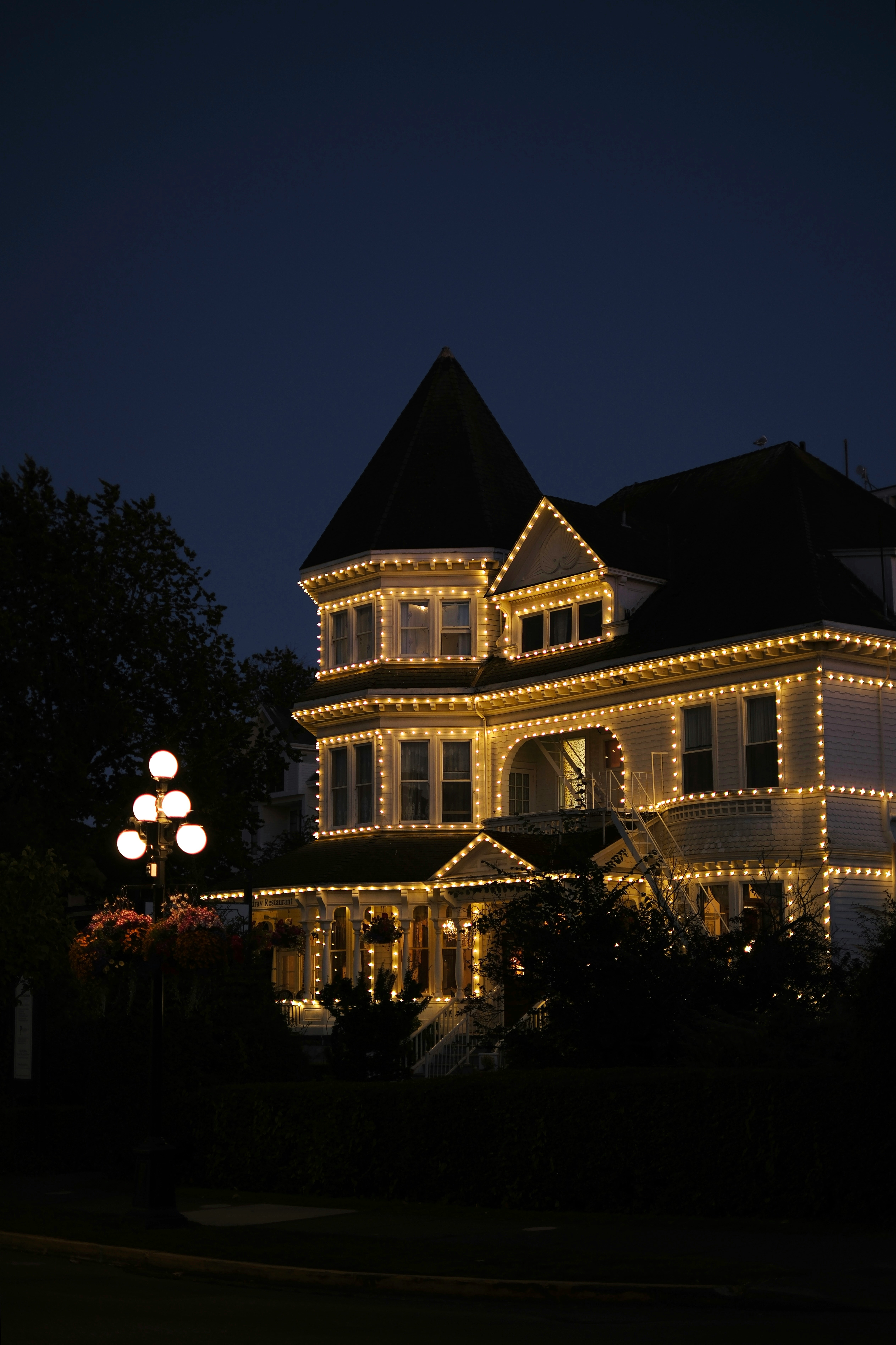 Architectural Christmas lighting design