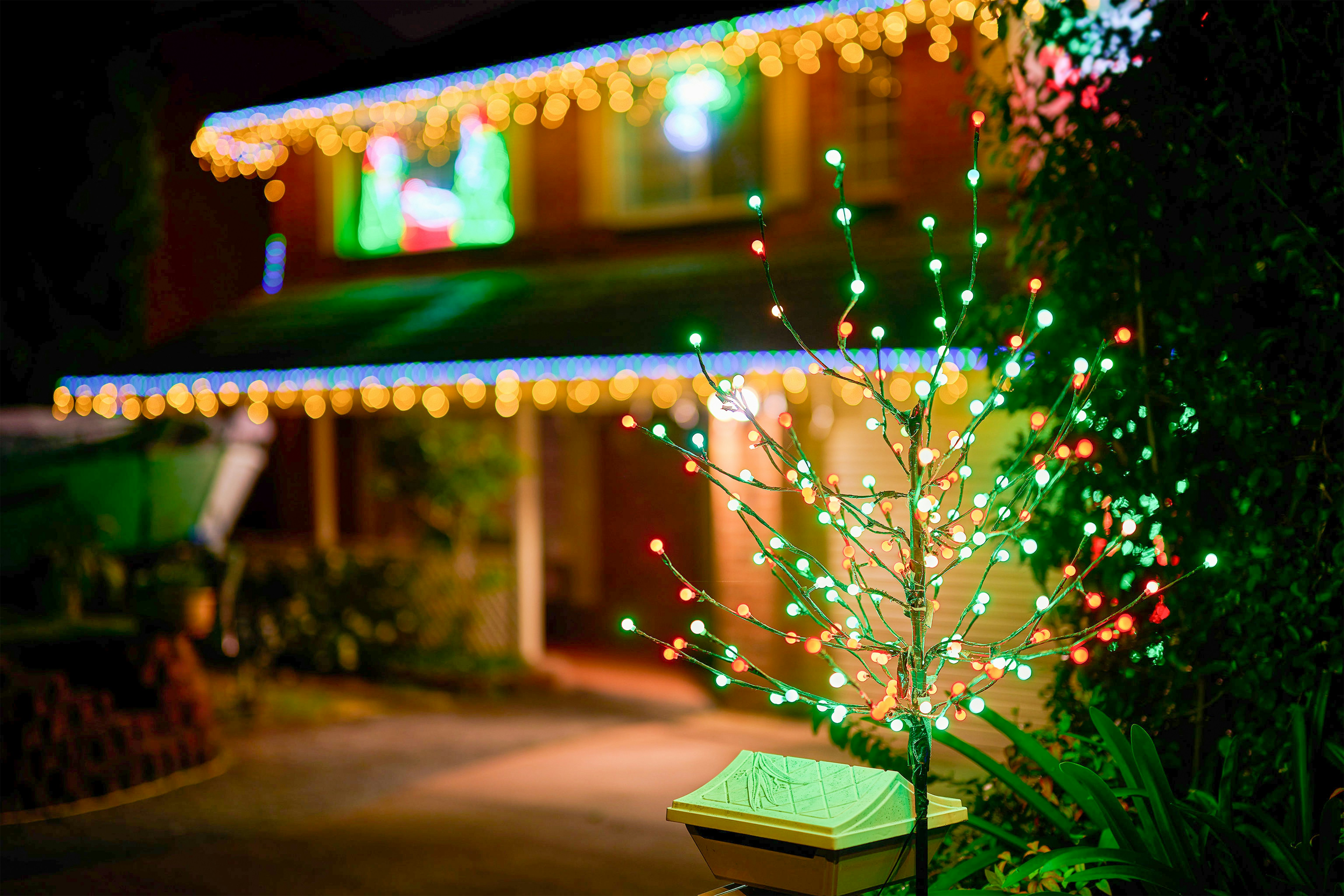 Seasonal holiday lighting installation DFW