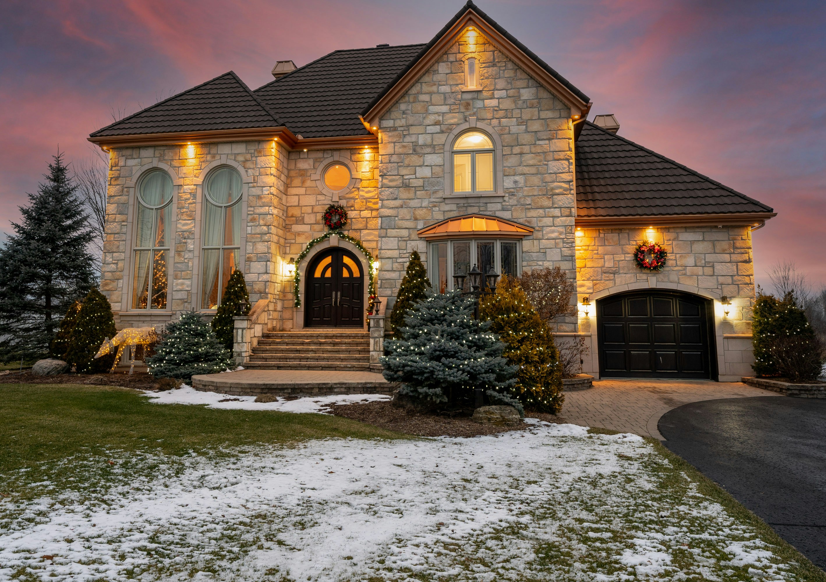 Professional Christmas lighting service Dallas